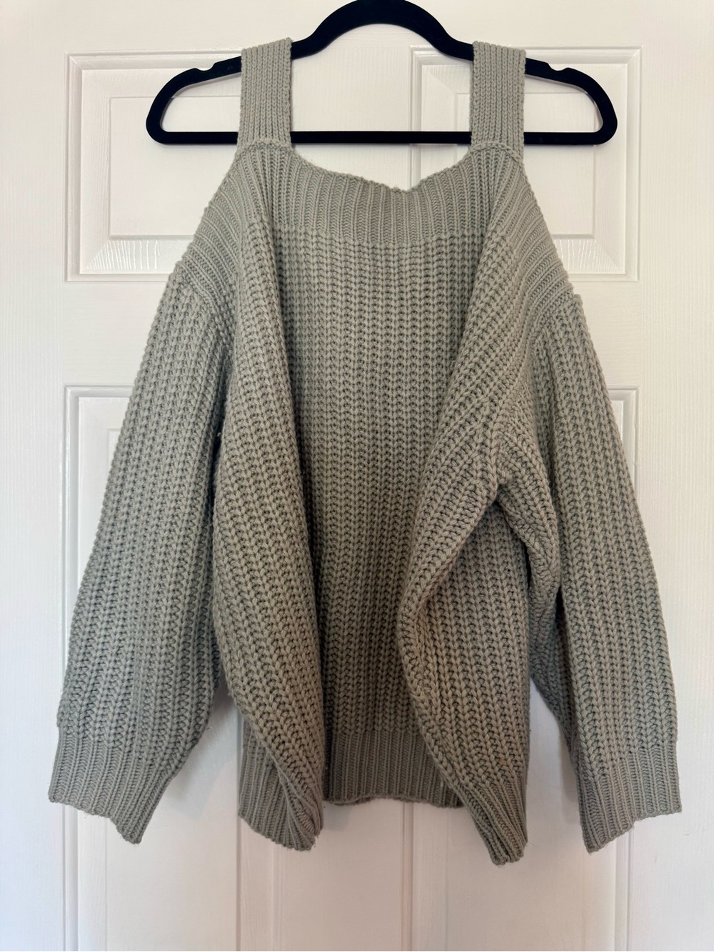 Cold-Shoulder Chunky Knit Sweater - Gray M/L